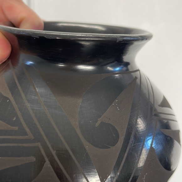 Mata Ortiz Mexican Black Pottery Vase - Signed BM - Picture 6 of 7